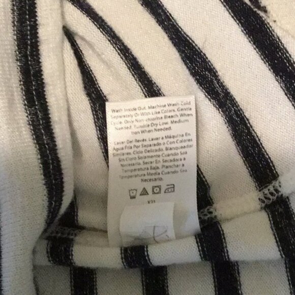 Striped Black and White Long Sleeve Top - Picture 7 of 7